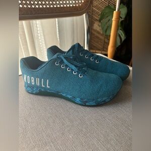 NOBULL Men’s 8/ Women’s 9.5 Outwork weight lifting camo‎ Blue Sneakers